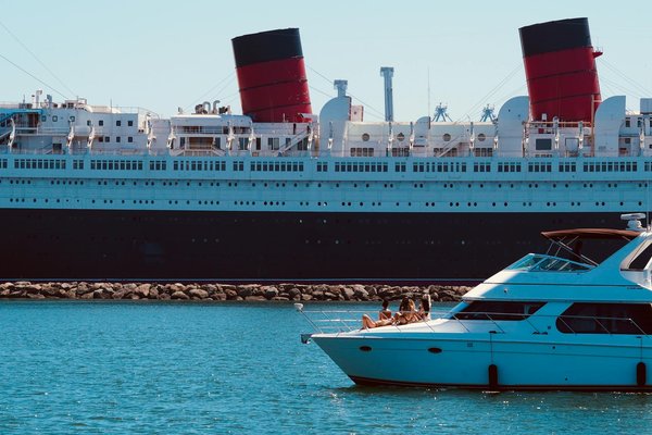 Wie kÃ¶nnen Kreuzfahrten nachhaltiger gestaltet werden um die Umwelt zu schonen?